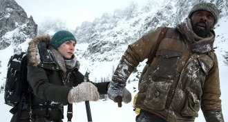 Kadr z filmu 'Pomiędzy nami góry'